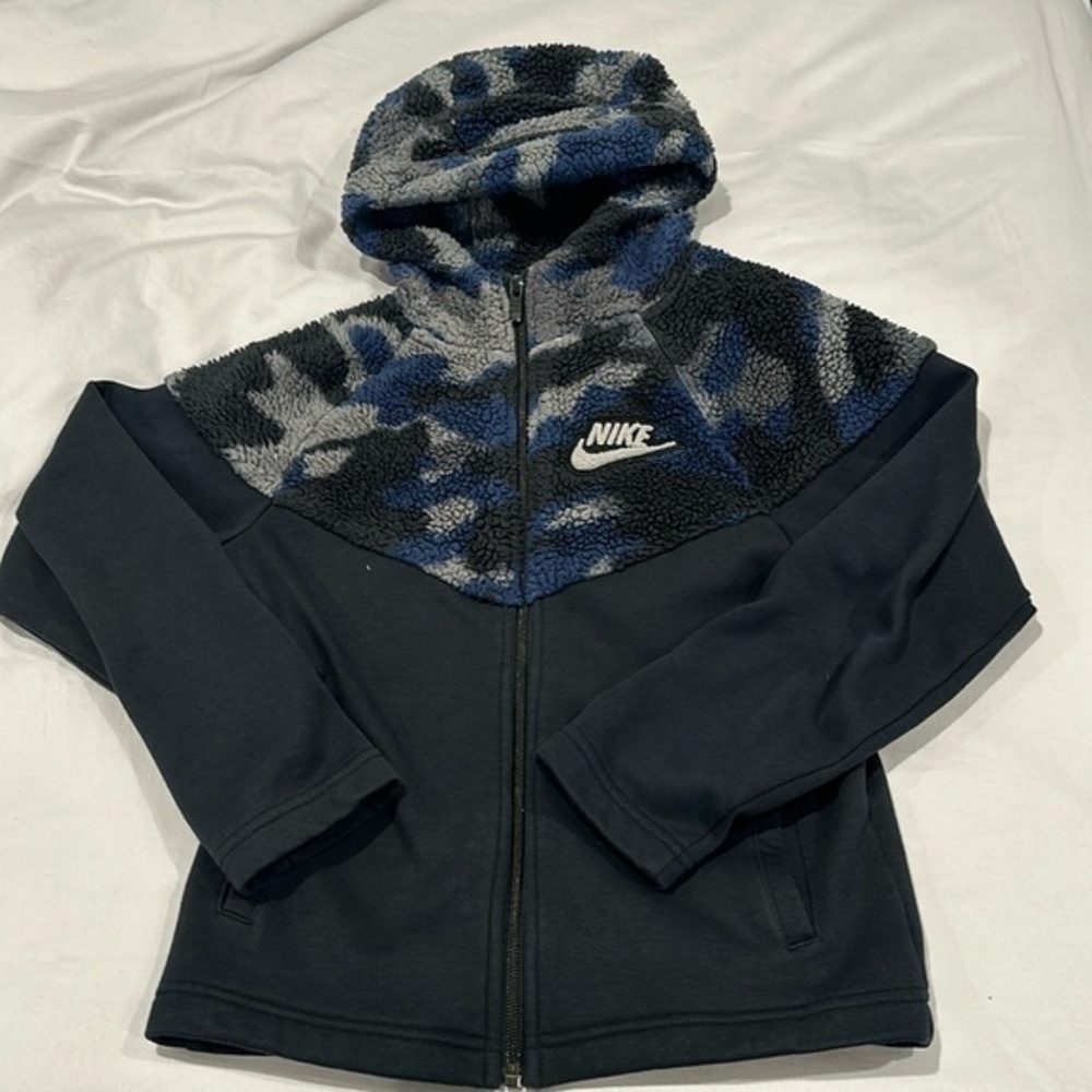 Nike hoodie small